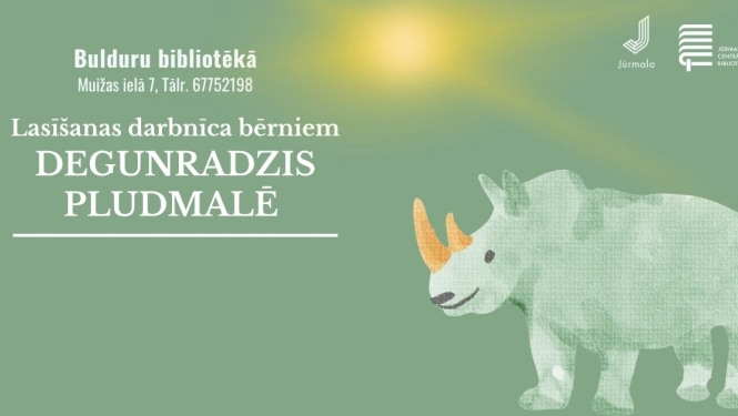 Afiša zaļā fonā ar zīmētu degunradža ilustrāciju zem saules stariem, kas aicina uz pasākumu Bulduru bibliotēkā. Teksts: 'Lasīšanas darbnīca bērniem DEGUNRADZIS PLUDMALĒ. Bulduru bibliotēkā, Muižas ielā 7, Tālr. 67752198'. Augšējā labajā stūrī Jūrmalas un Jūrmalas Centrālās bibliotēkas logotipi